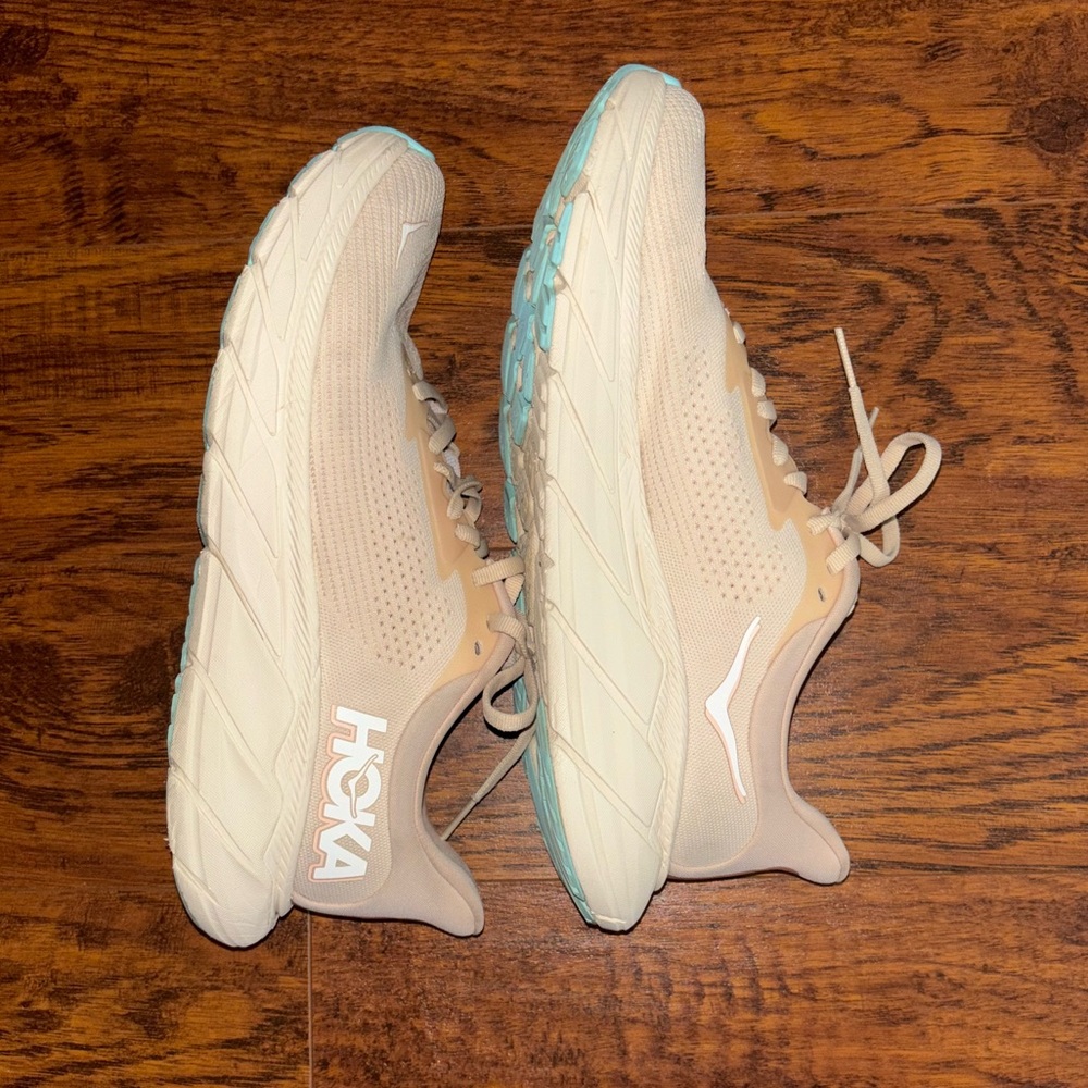 Hoka One One Arahi 7 Running Shoes Women’s Athletic Sneakers in Vanilla Cream - Picture 3 of 7